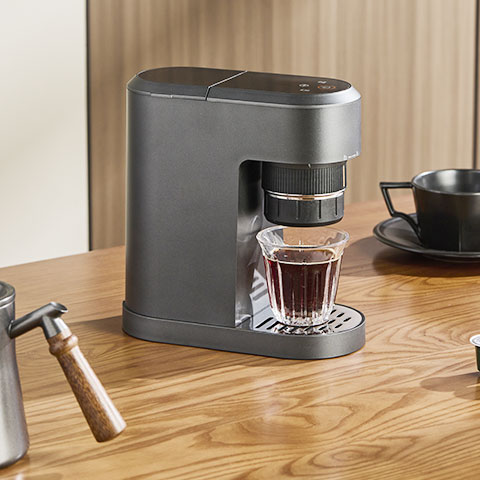 Qual é a diferença entre uma cafeteira e uma máquina de café?